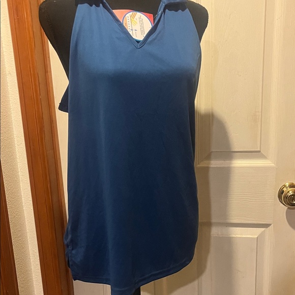 Vibrant Teal Sleeveless Tank Top with Relaxed Fit - Picture 1 of 7